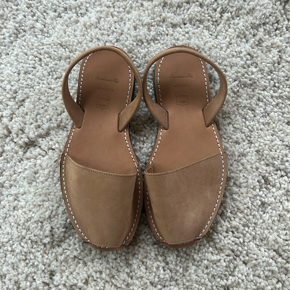 Avarcas. Natural color. Size 39 / 9 Brand New - Picture 1 of 3
